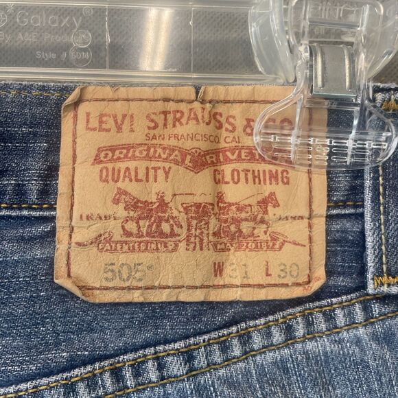 Levis 505 Jeans Mens 31x30 Straight Regular Fit Mid Rise Med Wash - Picture 6 of 10